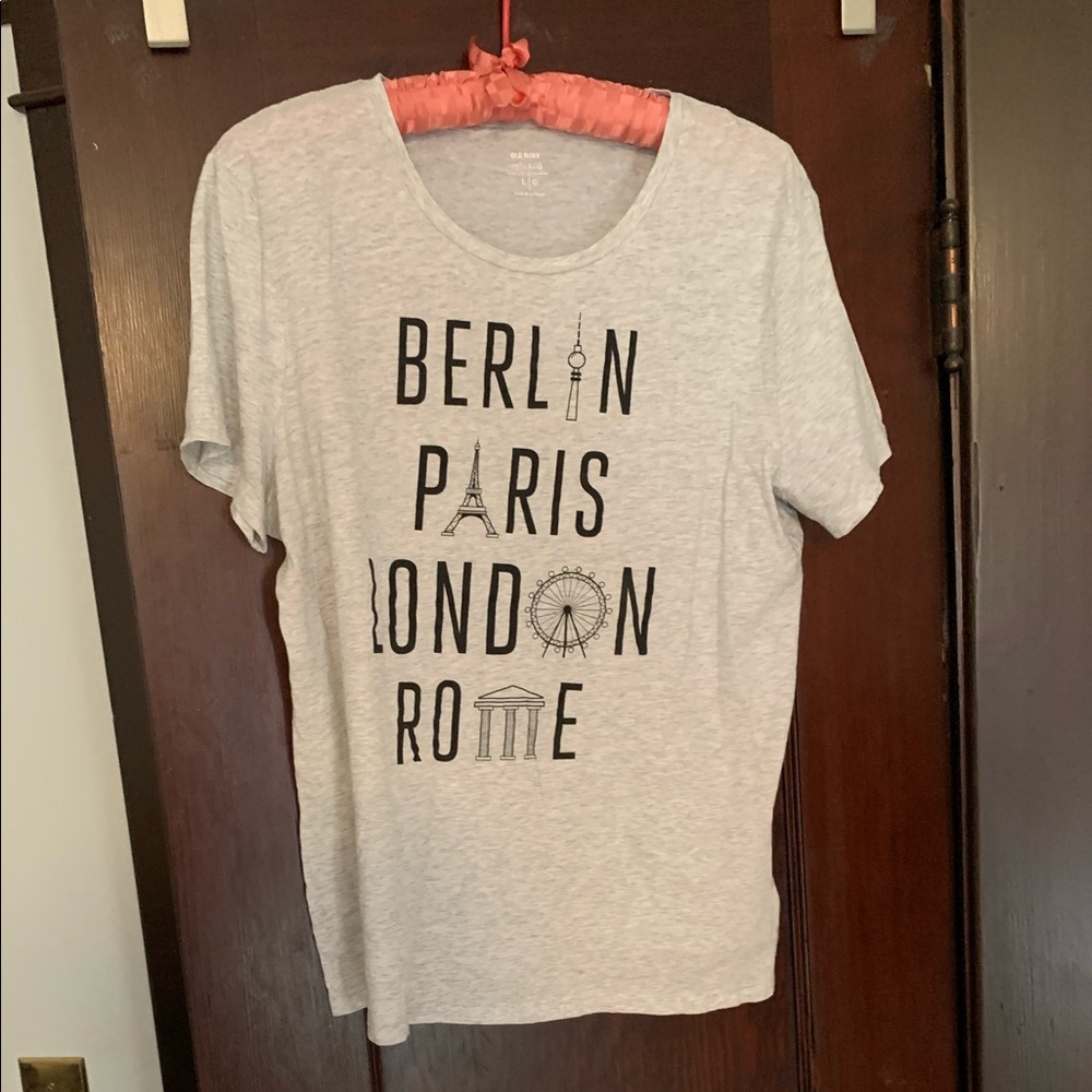 Old navy t-shirt